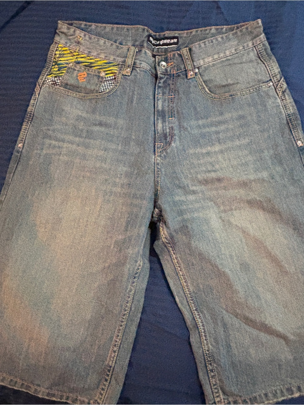 Rocawear Men's Light Blue Relaxed Denim Jeans with Patterned Coin Pocket size 34